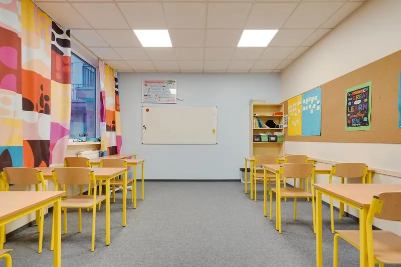 Czy szkoła językowa to placówka oświatowa? Odkryj prawdę o jej statusie edukacyjnym