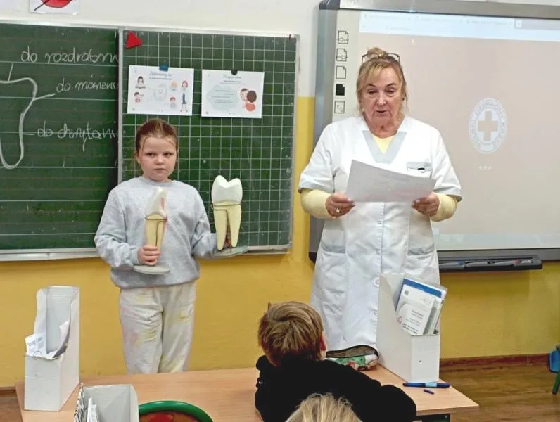 Jak prawidłowo obliczyć czas pracy pielęgniarki szkolnej i uniknąć błędów w etatach