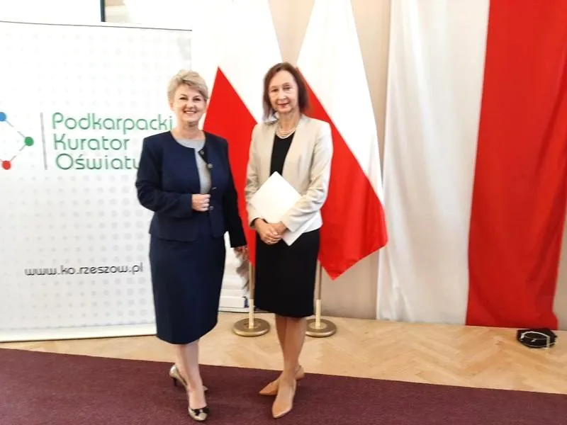 Jak skutecznie napisać wniosek o nagrodę kuratora oświaty - kluczowe wskazówki dla nauczycieli