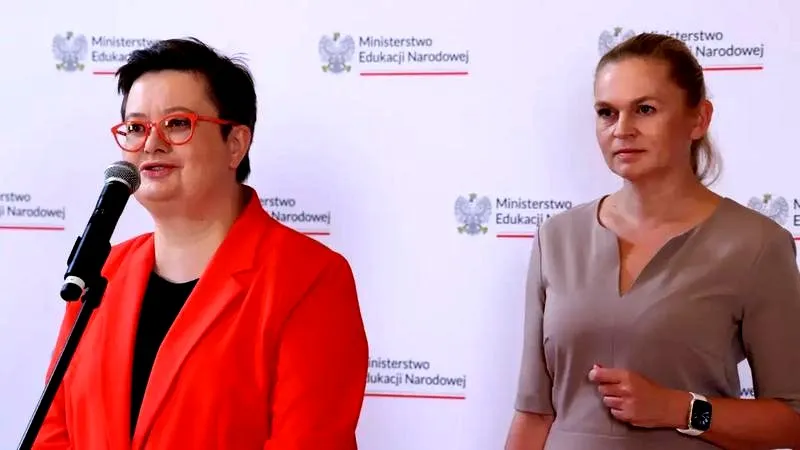 Pełnoletni uczeń a oceny: czy może zastrzec wyniki przed rodzicami?