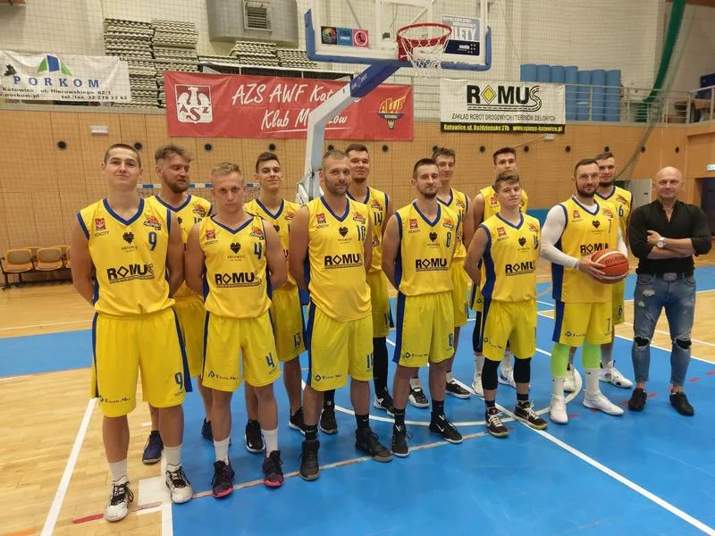 Rozwiń swoje umiejętności na zajęciach z koszykówki w Katowicach – treningi dla dzieci i dorosłych