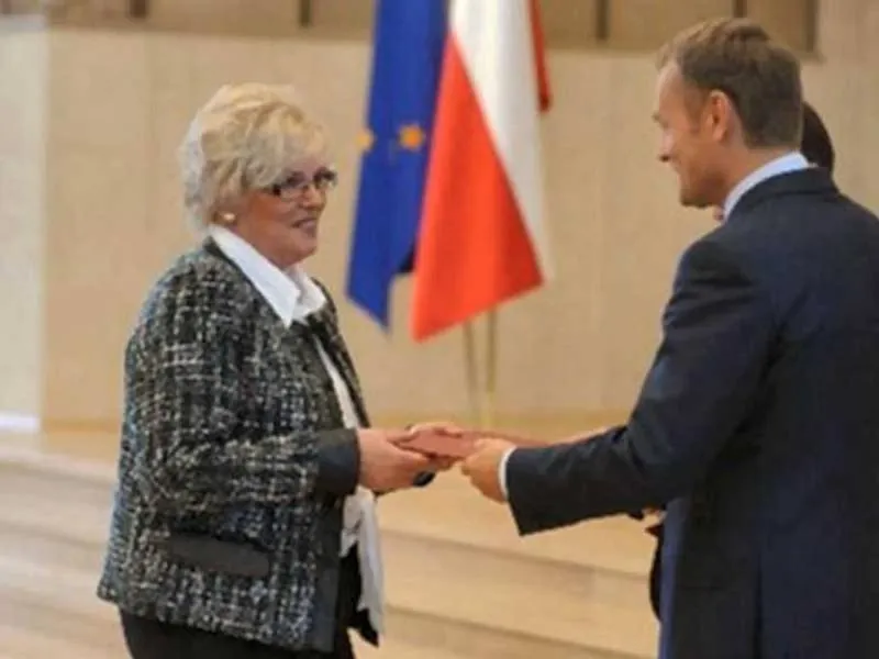 Zarobki honorowego profesora oświaty — konkretne kwoty i zaskakujące fakty