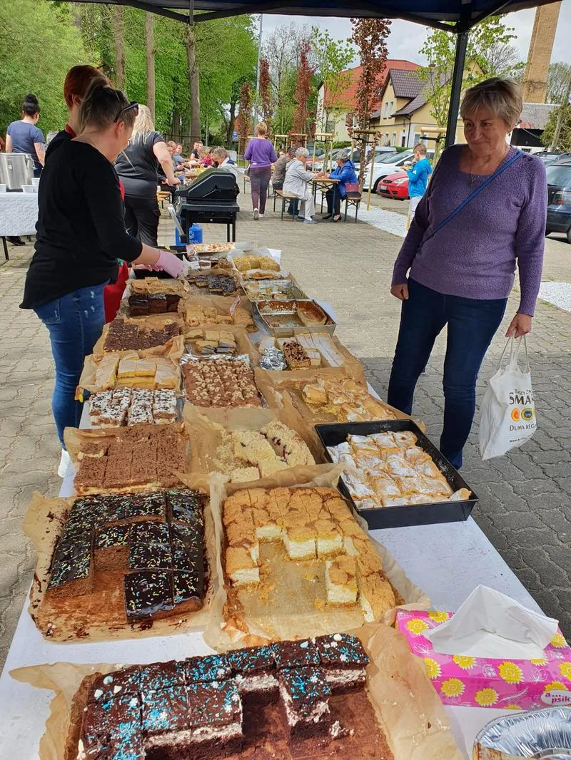 Kolorowe ciasta z naturalnymi barwnikami