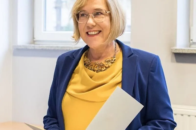 Nadzór nad oświatą i struktura władzy